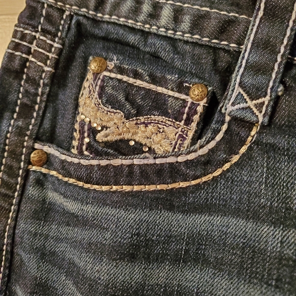 Women's Maurices Dark Wash Denim Capris - Picture 3 of 9